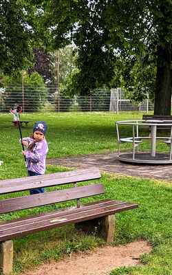 Kinder beim Müllsammeln