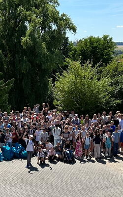 Gruppenfoto Dr. Georg-August-Zinn-Schule